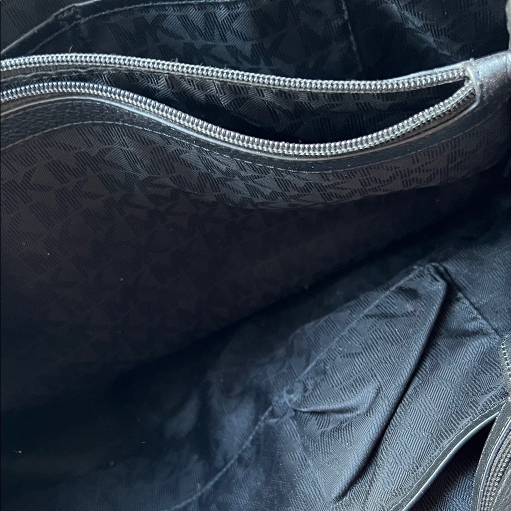 Michael Kors Black MK Logo jet set Tote this is a gorgeous bag - Picture 7 of 8